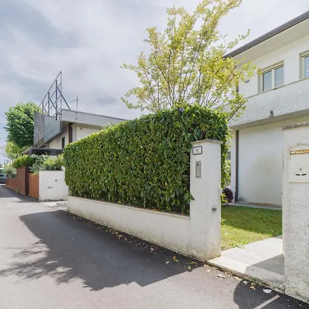 White By Interhome * フォルテ・デイ・マルミ