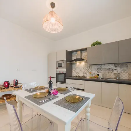 White By Interhome * Forte dei Marmi