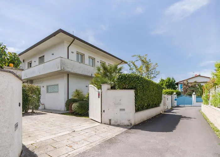 White By Interhome Apartment Forte dei Marmi